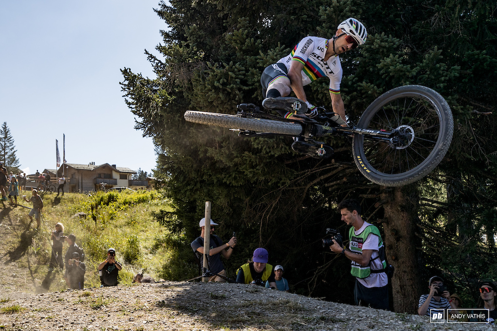 Big table off the bat for Nino Schurter.