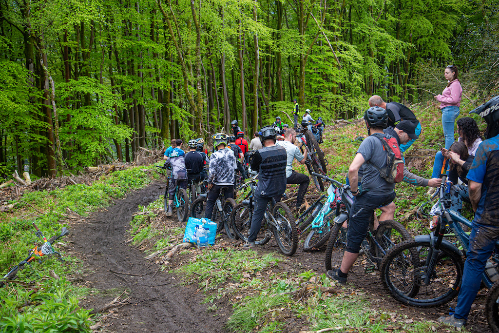 Plenty of queues waiting for stage start which gave the riders an opportunity to catch their breath and have a gossip