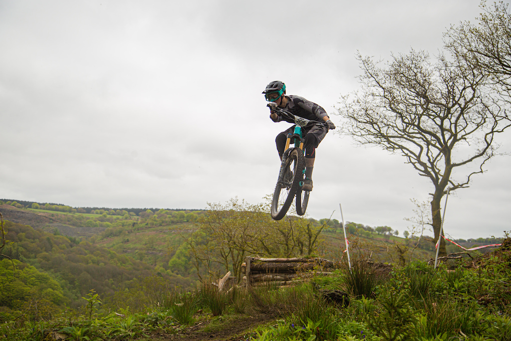 There s always time for a little bit of style but YT Mob s William Pugh mixed the style with speed coming out on top by just 5 seconds in the male U18 race