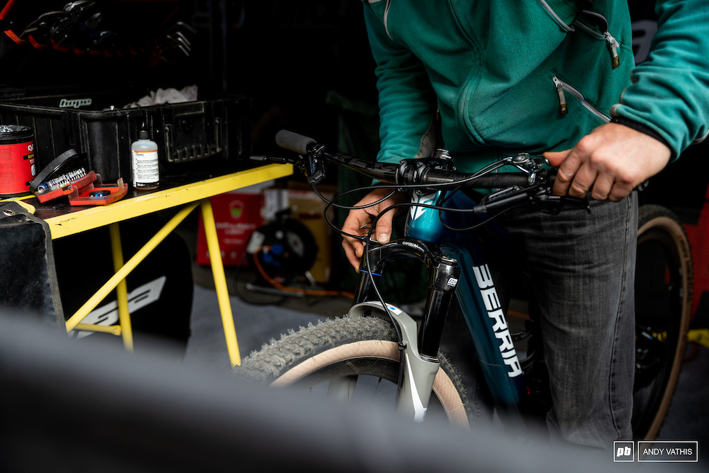 Lock-out adjustments and other fine tunning in the Berria tent.