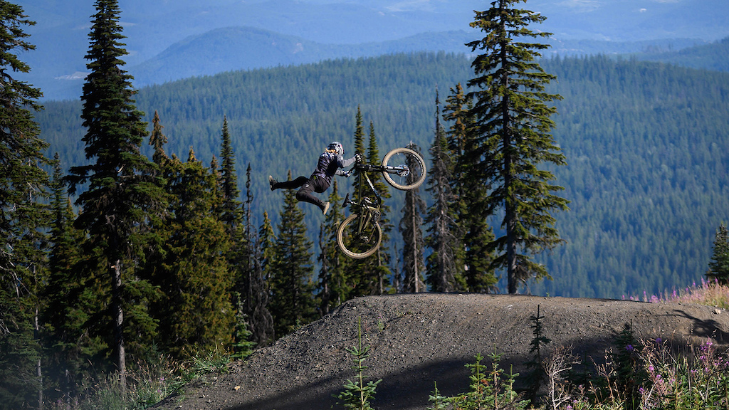 William Robert riding SilverStar - Photography by Adele Clavelin.