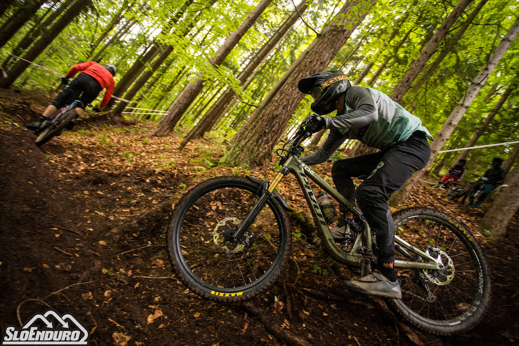 Training at 2023 SloEnduro series round three the SloEnduro Perkmandeljc in Me ica Slovenia. Photo by Matej Lovri .