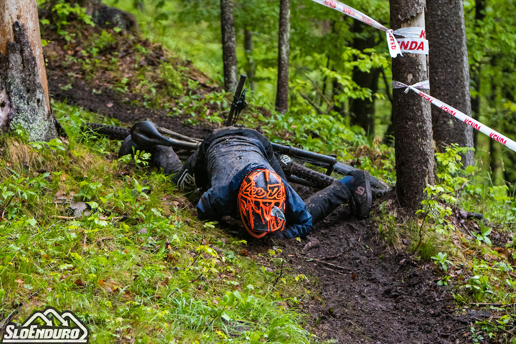 Rider crashes at 2023 SloEnduro series round three the SloEnduro Perkmandeljc in Me ica Slovenia. Photo by Matej Lovri .