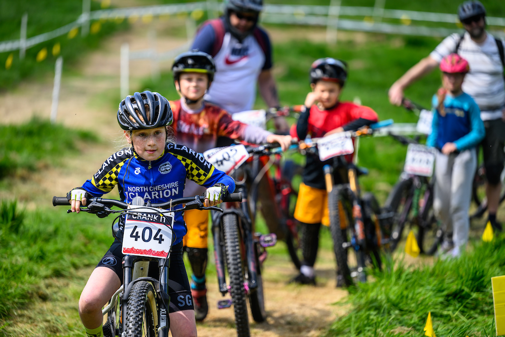 Reminiscent of an enduro racers queued up ready to face the mash-up style multi-stage Crank It Challenge on Saturday with riders getting the opportunity to ride the stages time and time again in a relaxed atmosphere to get the best time