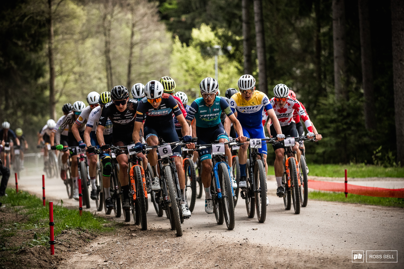 The U23 men head out to the far corner of the course.