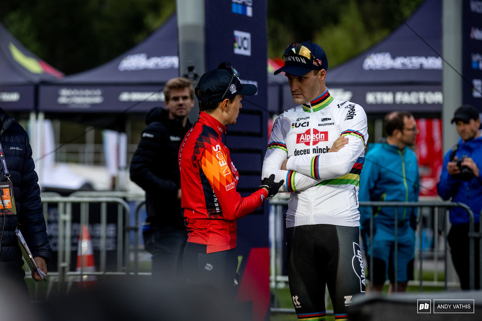 Pidcock and Gaze having a chat while waiting for the podium.