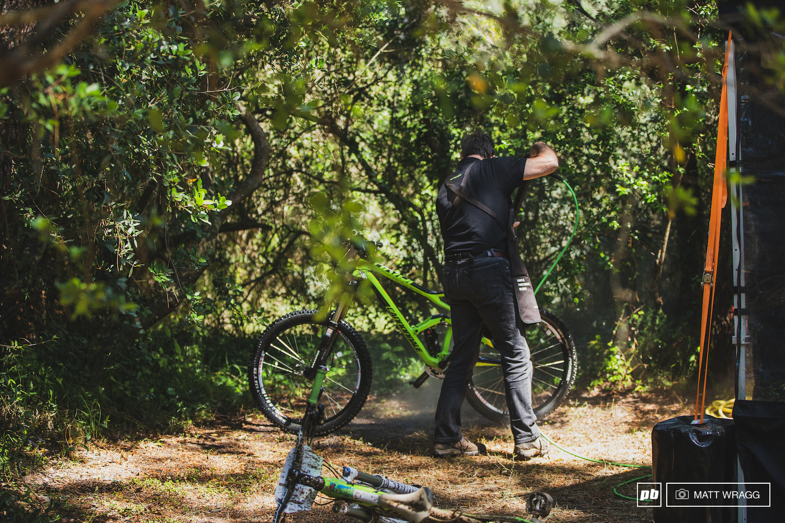 When we talk about Jerome knowing how to win it was in the detail where he really set himself apart. His dad was with him to work on his bike while he took his lunch and a give it a quick jetwash to make sure everything was clean and ready for the afternoon of racing.