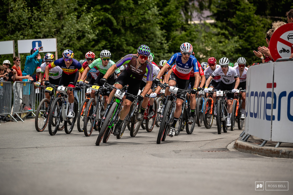 Luca Schwarzbauer leads the pack at the start.