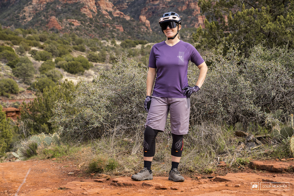 Nikki Rohan showing off some of Spring 2023 women s mountain bike apparel on the transept Trail in Sedona Arizona