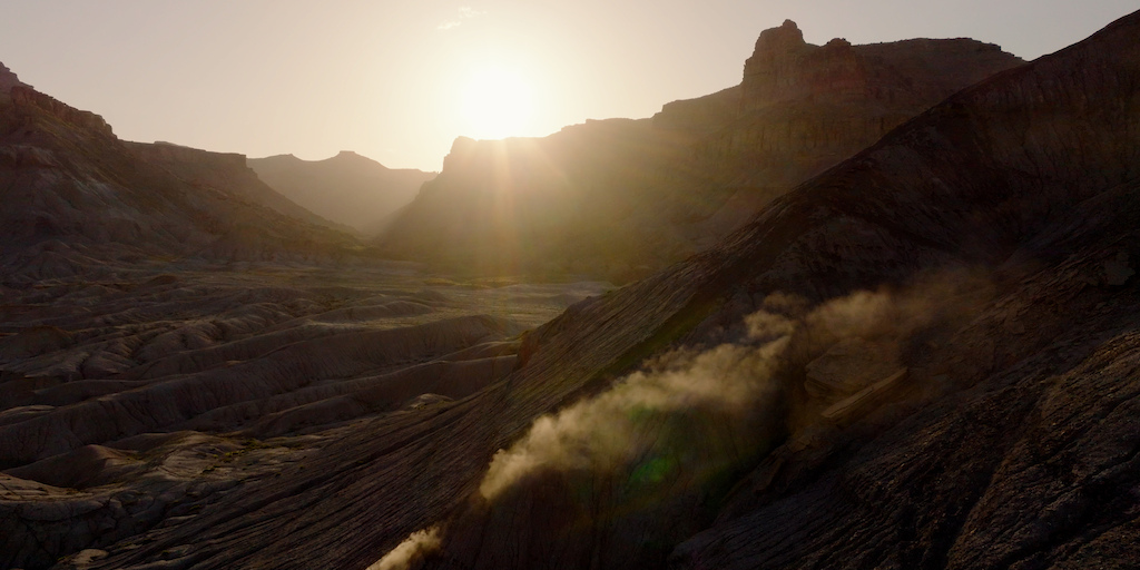 Framegrab from Yeti Cycles Dust to Dust