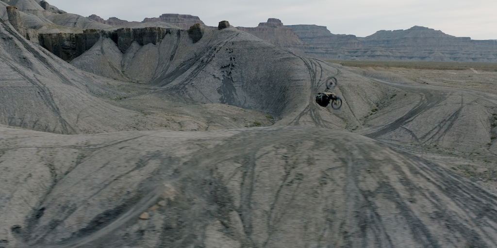 Framegrab from Yeti Cycles Dust to Dust