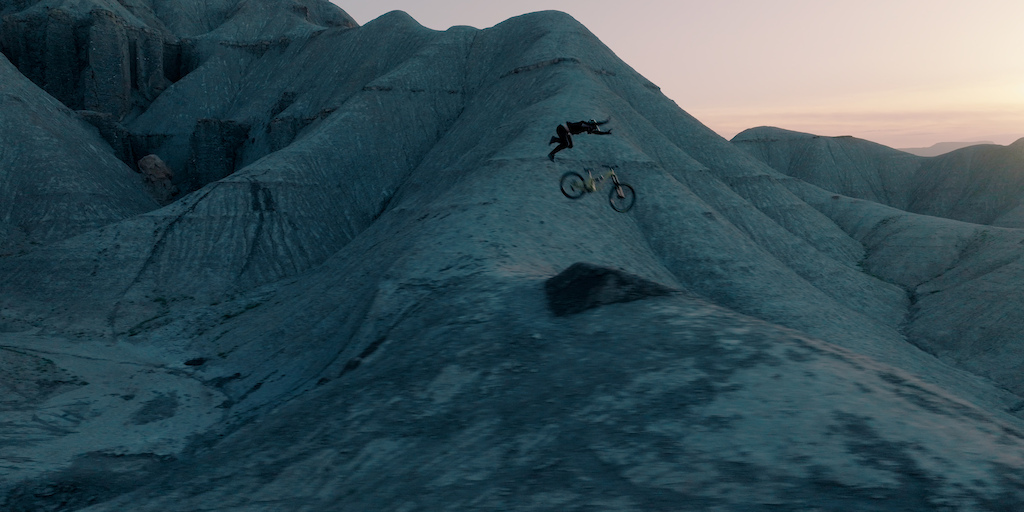 Framegrab from Yeti Cycles Dust to Dust