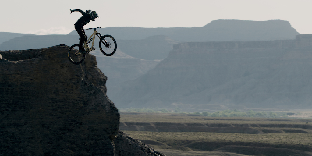 Framegrab from Yeti Cycles Dust to Dust