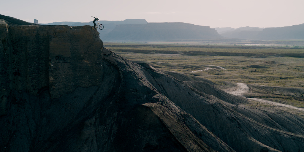 Framegrab from Yeti Cycles Dust to Dust