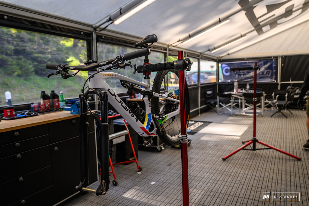 INEOS Grenadiers Pauline Ferrand-Pr vot was pitting in with the SR Suntour team with her new Pinarello Dogma XC.