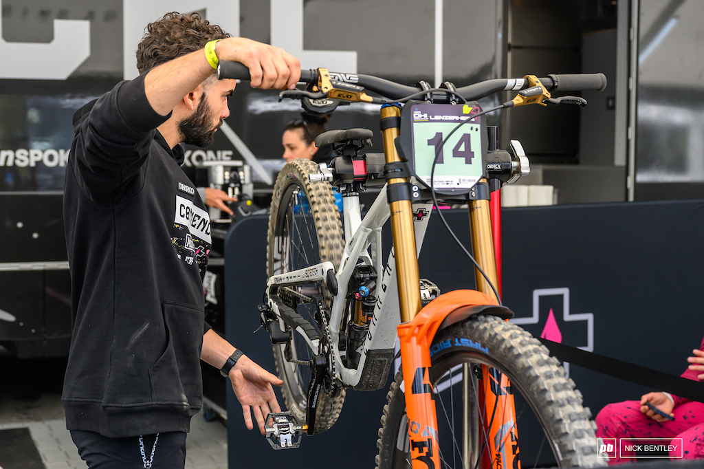 Last minute gear tuning in the Commercial Muc-off pits