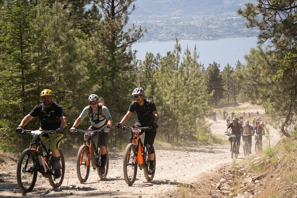 102 riders eMTB up to the start zone.