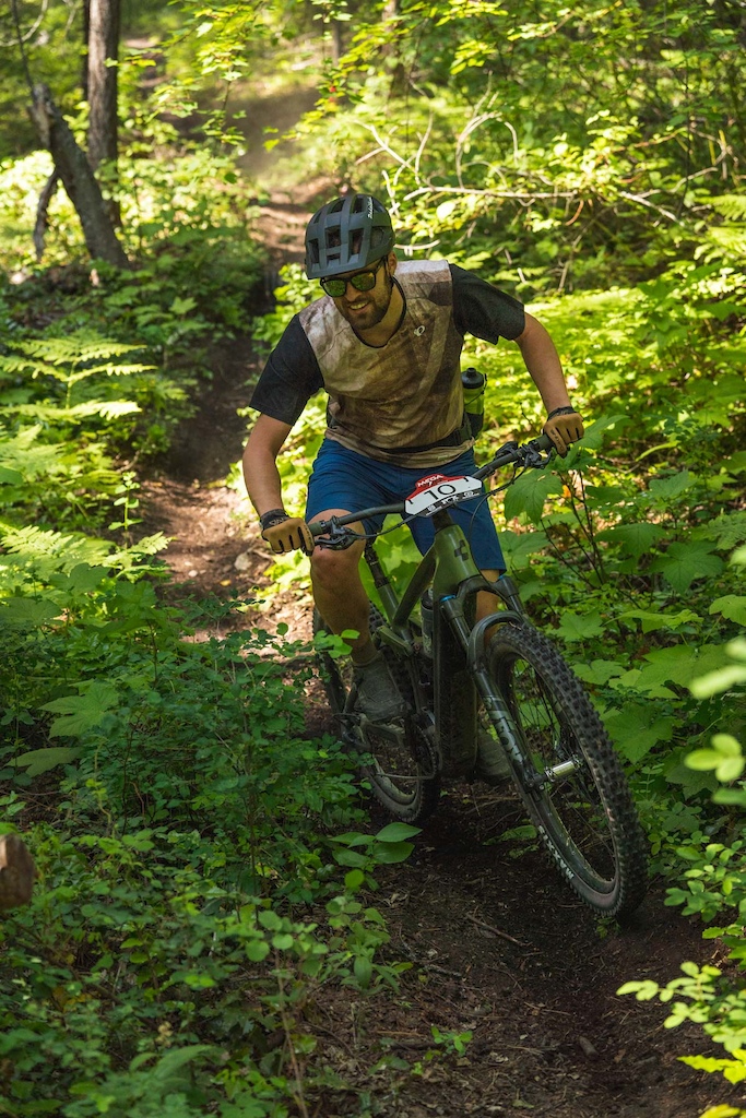 Thin ribbons of brown pow connect rock slabs - eMTB goodness.