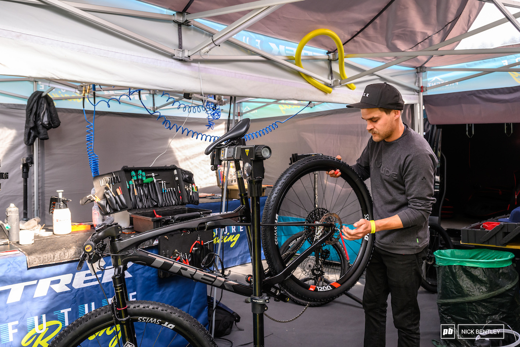 a quick wheel change in the Trek Future racing pits