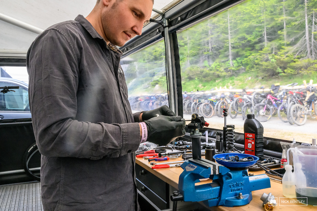 Full shock rebuilds and custom tunes going on all day in the Sr Suntour pits.