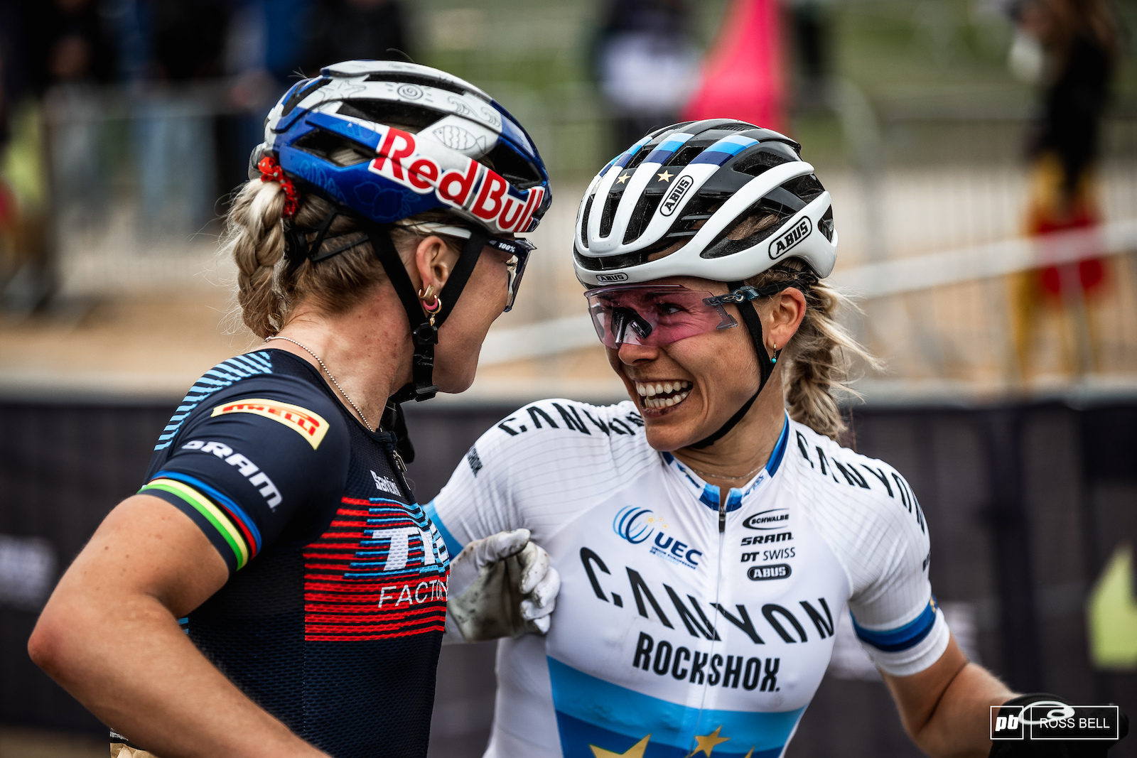 Loana Lecomte and Evie Richards catch up after the race.