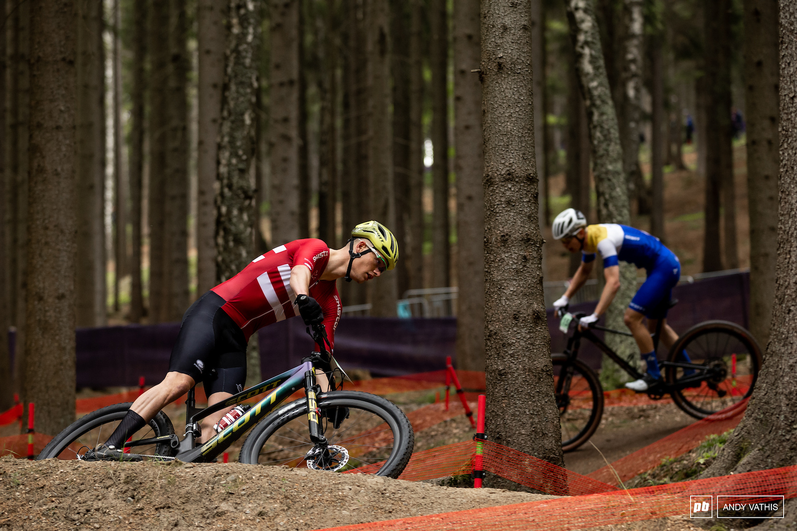 Oliver Vederso Solvhoj stayed in the mix applying pressure and was able to defend against Dario Lillo after Amos puncture.