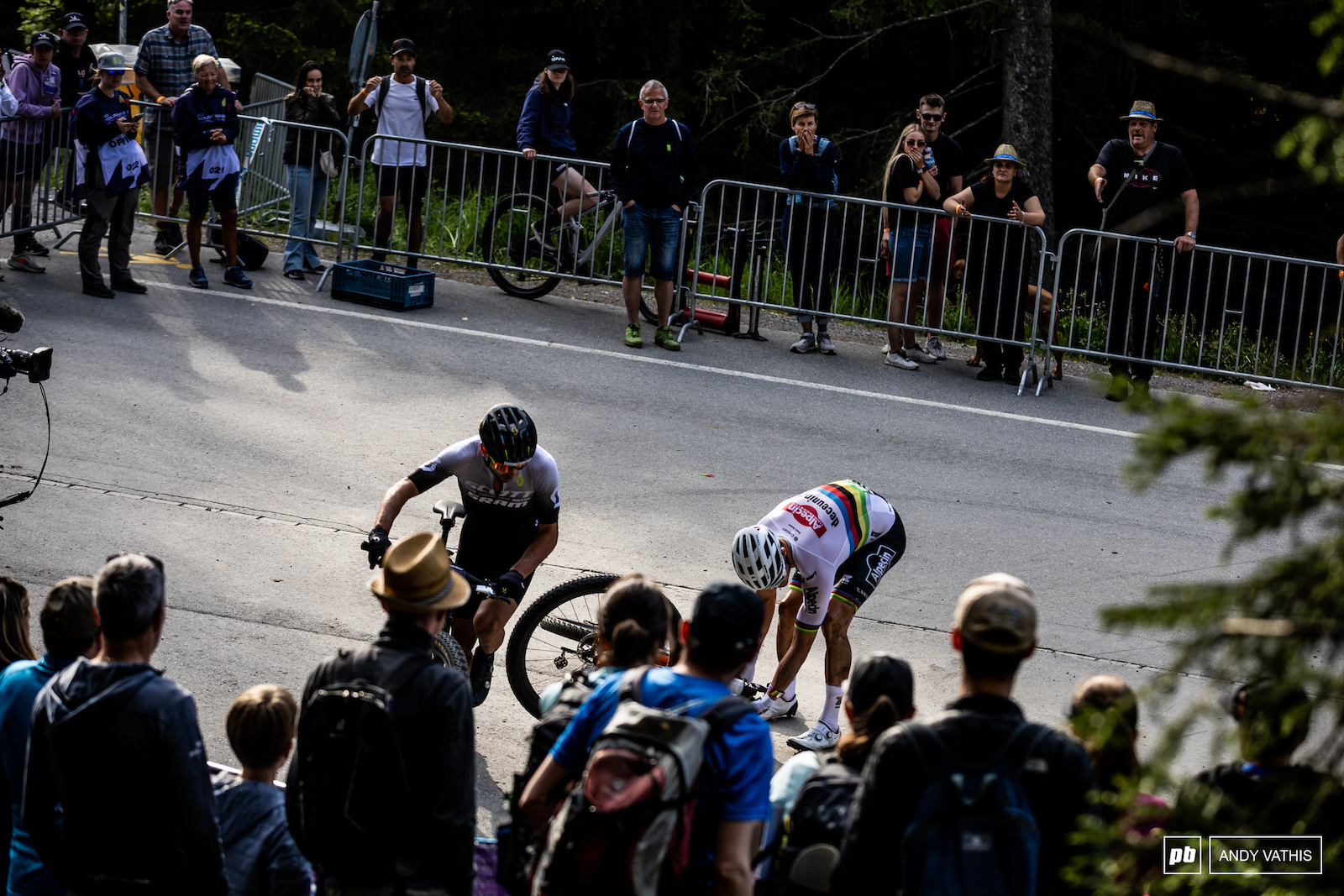 A collision between Gaze and Schurter had them both out of contention.