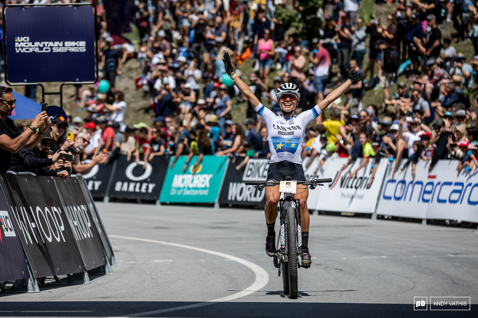 Loana Lecomte takes the win here in Lenzerheide.