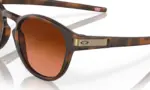 ÓCULOS OAKLEY LATCH LENTES PRIZM BROWN GRADIENT ARMAÇÃO MATTE BROWN TORTOISE OO9265-6053 - Imagem 6